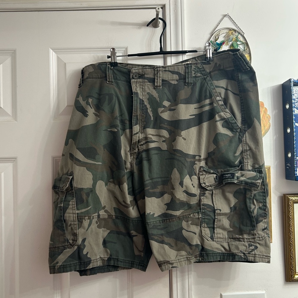 Wrangler camo cargo shorts